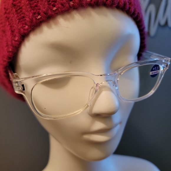 Readers +1.50 - Picture 2 of 3